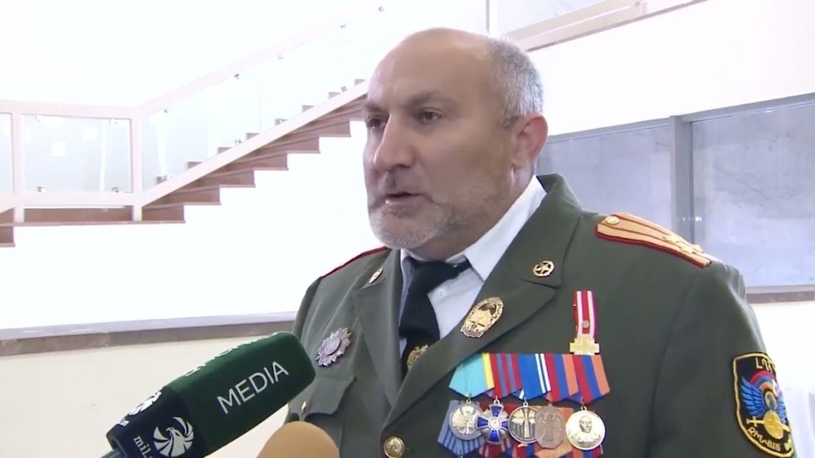 Легендарный командир Карен Джалавян награжден орденом Святого Нерсеса Шнорали