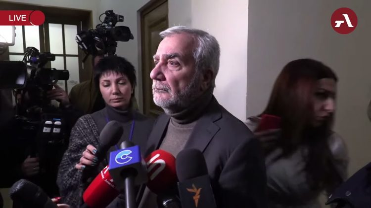 В числе возможных причин отставки Армена Саркисяна Андраник Кочарян назвал проблемы со здоровьем или семейные обстоятельства