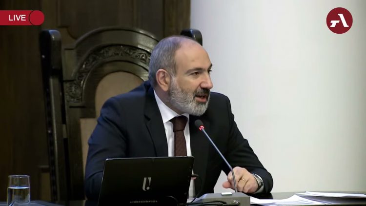Ոստիկանության պետի ընտանիքի անդամի մեքենան տարվել է հատուկ պահպավող տարածք, տուգանքի դիմաց՝ վերադարձվել․ վարչապետ
