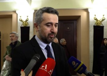 Պոետի թողած բանաստեղծույուններն ու տողերը շատ երկար են ապրելու․ Արա Խզմալյանը՝ Ռազմիկ Դավոյանի մասին