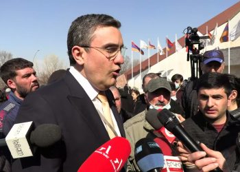 Մեր երկրում ադրբեջանցին նիստ է վարում ու մեզ ձայնի իրավունք չի տալիս. Ղազինյան