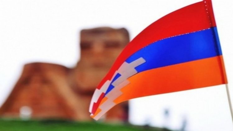 Ուղիղ․ Արցախից տեղահանվածների բողոքի ակցիան ՀՀ-ում Արցախի  մշտական ներկայացուցչության շենքի մոտ