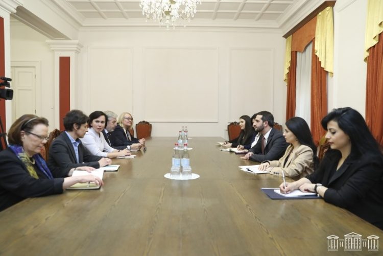 Ռուբեն Ռուբինյանը մի խումբ դեսպանների հետ քննարկել է Հայաստան-Թուրքիա հարաբերությունների կարգավորումը