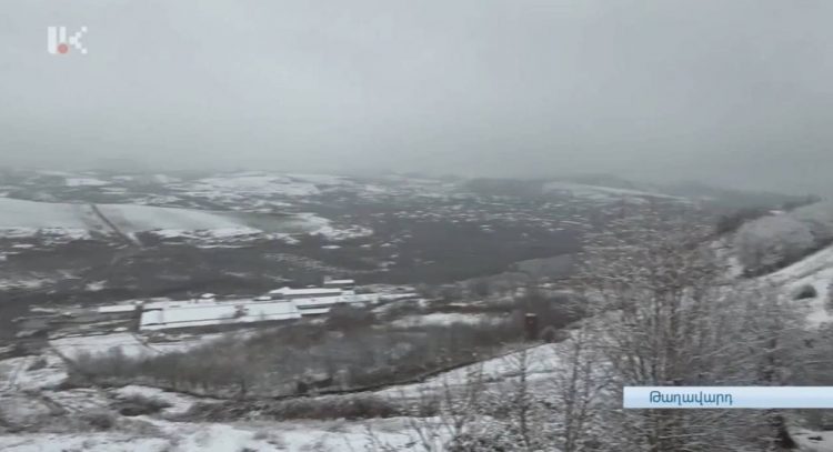Թաղավարդում ռուս խաղաղապահները բարձրախոսներով կոչ են անում ադրբեջանական զինուժին կատարել հրադադարի պայմանավորվածությունը