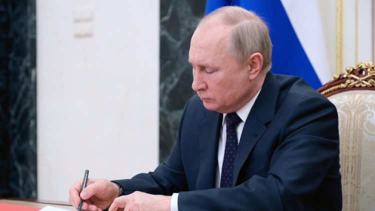 Путин согласился с идеей привлечь добровольцев на Украину