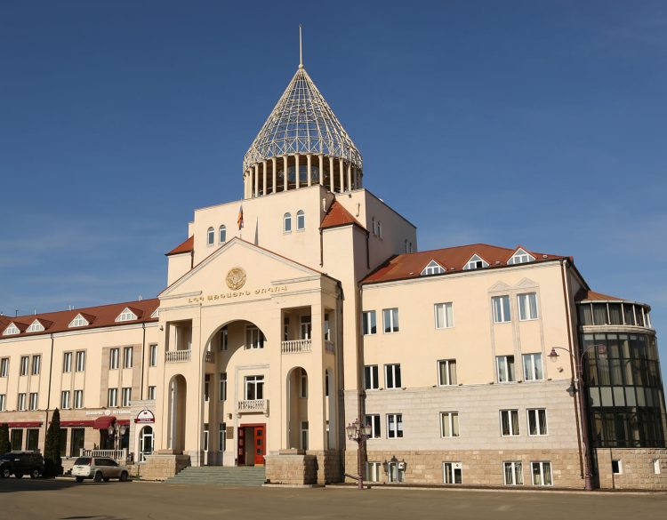 Парламент Арцаха в связи с ростом напряженности на линии соприкосновения созывает внеочередное заседание