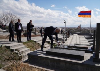 Վահագն Խաչատուրյանն այցելել է «Եռաբլուր» (լուսանկարներ)