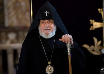 «Նաև ձեր ջանքերով պիտի հաղթահարվեն առկա նեղությունները, զորանա հույսը ապագայի հանդեպ». Կաթողիկոսի շնորհավորանքը կանանց