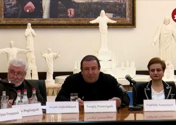 Скульпторам дан еще один месяц для работы над проектами статуи Иисуса Христа