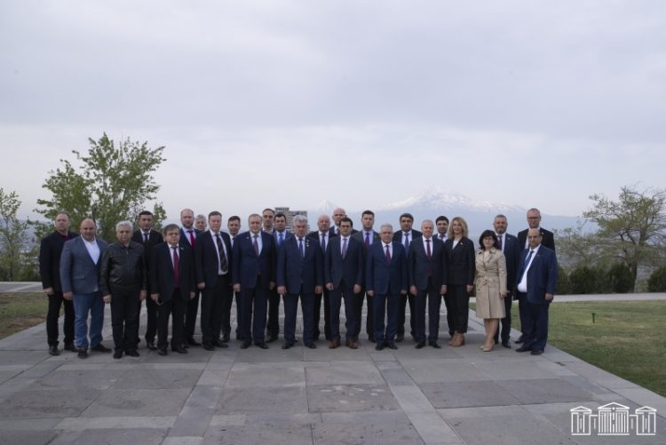 ՀՀ ԱԺ և ՌԴ ԴԺ միջև համագործակցության միջխորհրդարանական հանձնաժողովի անդամներն այցելել են Ծիծեռնակաբերդի հուշահամալիր