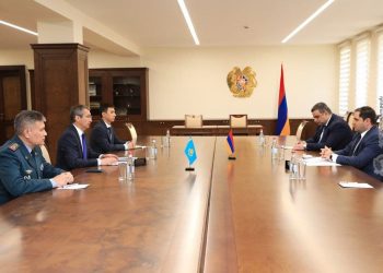 Պապիկյանը Ղազախստանի դեսպանի հետ քննարկել է սահմանամերձ շրջաննեի վերջին զարգացումները