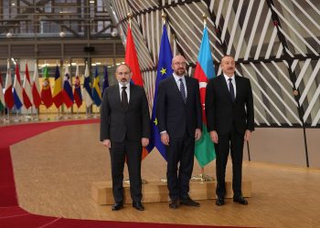 Կրեմլում ողջունել են խաղաղության շուրջ բանակցություններ սկսելու Երևանի և Բաքվի որոշումը