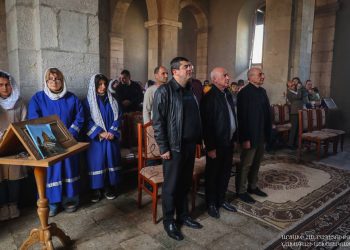 Արցախում ներկա ու նախկին նախագահները միասին են մասնակցել Սուրբ Հարության տոնի պատարագին