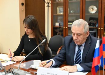 ՌԴ-ում ՀՀ դեսպան Վաղարշակ Հարությունյանը  Պետդումայում հանդիպել է Կազբեկ Տայսաևի հետ
