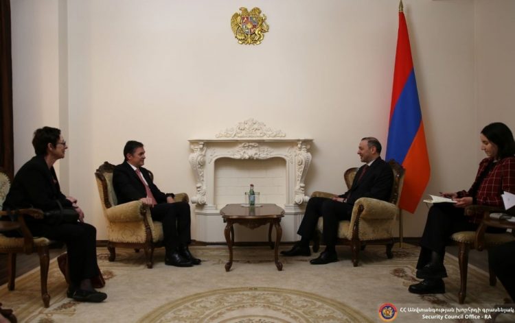 Համանախագահ Ռոքֆոյը շեշտել է Ֆրանսիայի շահագրգռվածությունը՝ ԵԱՀԿ Մինսկի խմբի ձևաչափի պահպանման օգտին