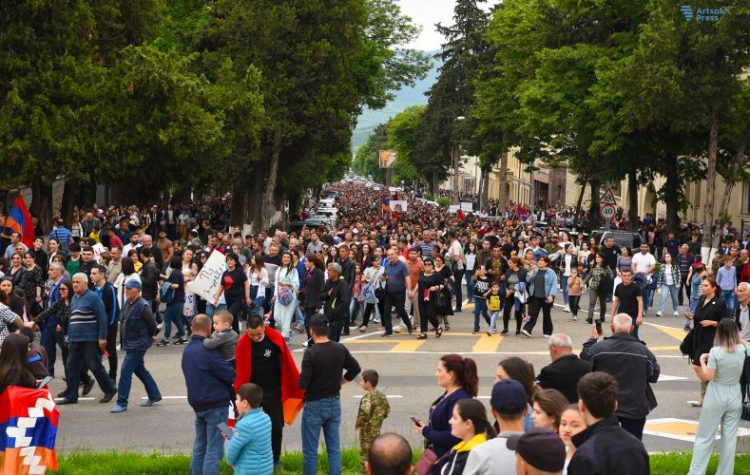 «Наша борьба является продолжением борьбы 1988 года»: В Степанакерте прошло шествие