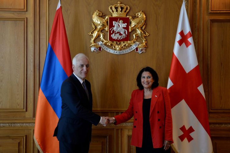 ՀՀ և Վրաստանի նախագահները քննարկել են տրանսպորտային միջանցքների հարցը