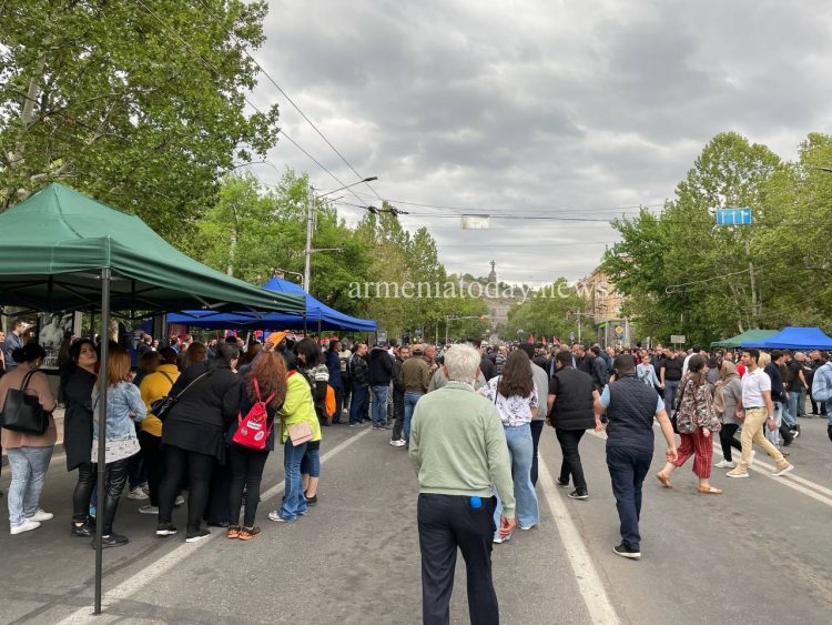 Հավաքներին մասնակցելու նպատակով նյութապես շահագրգռելու մեղադարանքով 2 անձ է կալանավորվել. ՔԿ