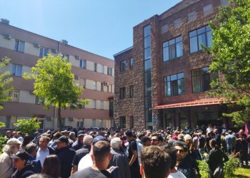 Ի՞նչ են քննարկել զոհվածների ծնողները և Գագիկ Ջհանգիրյանը․ Կարին Տոնոյանը մանրամասնում է