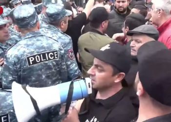 Բախում ցուցարարների և ոստիկանների միջև