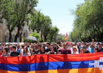 Ընդդիմադիր մի շարք պատգամավորներ մուտք են գործել ԵՊՀ-ի շենք