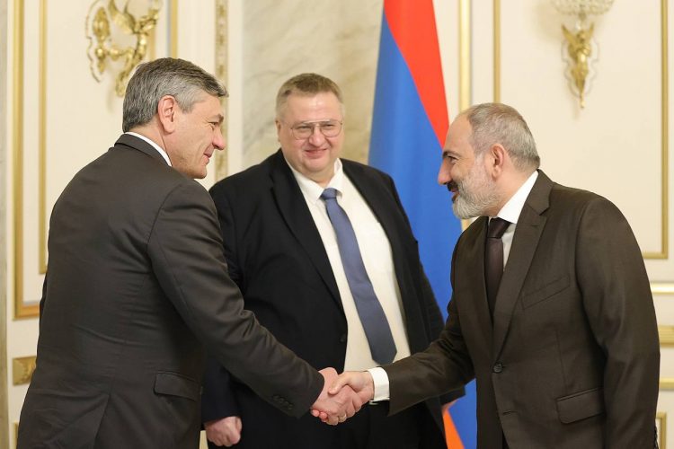 «Որքան հնարավոր է շուտ պետք է գալ կոնկրետ լուծումների»․ Փաշինյանն ընդունել է Օվերչուկի գլխավորած պատվիրակությանը
