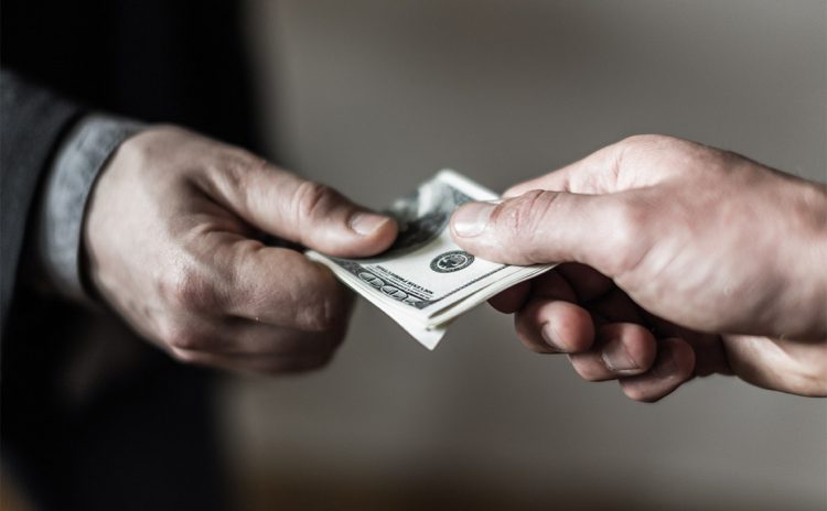 Ջրային կոմիտեի նախագահին 10.000 դոլար կաշառք տալու փաստով կալանավորված անձ կա