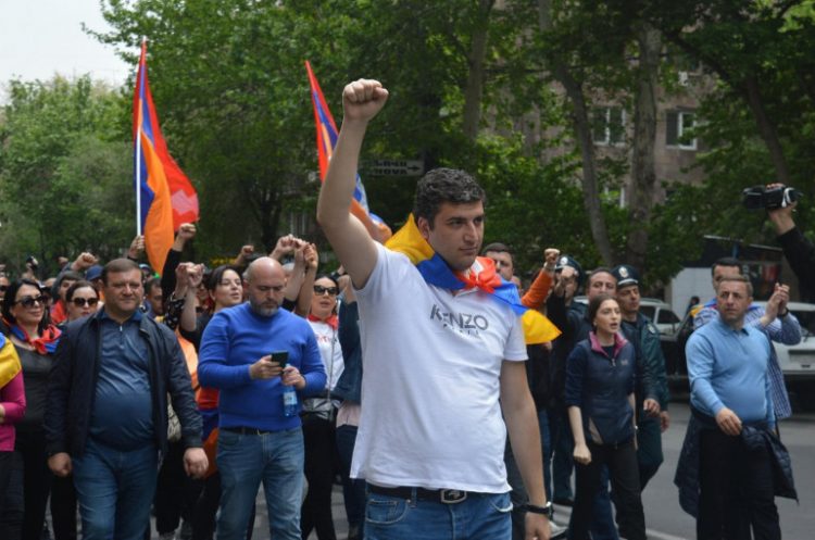 ՀՀԿ-ական Հենրիխ Դանիելյանին բնակարանից տարել են անհայտ ուղղությամբ