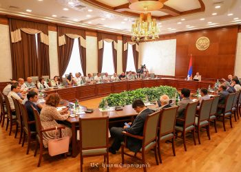 Հումանիտարից՝ զարգացում. Բեգլարյանը մասնակցել է ՀԲԸՄ-ի՝ Արցախի սոցիալ-տնտեսական ծրագրի շնորհանդեսին