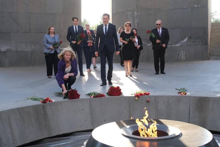 Քերին Դոնֆրիդն այցելել է Ծիծեռնակաբերդ