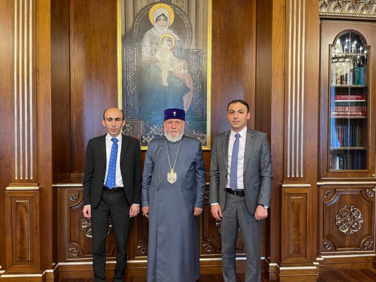 Ամենայն Հայոց Կաթողիկոսն ընդունել է Արցախի պետնախարարին և ՄԻՊ–ին