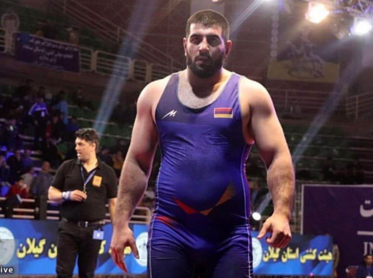 Борец Альберт Варданян на молодежном чемпионате Европы разгромил соперника из Турции