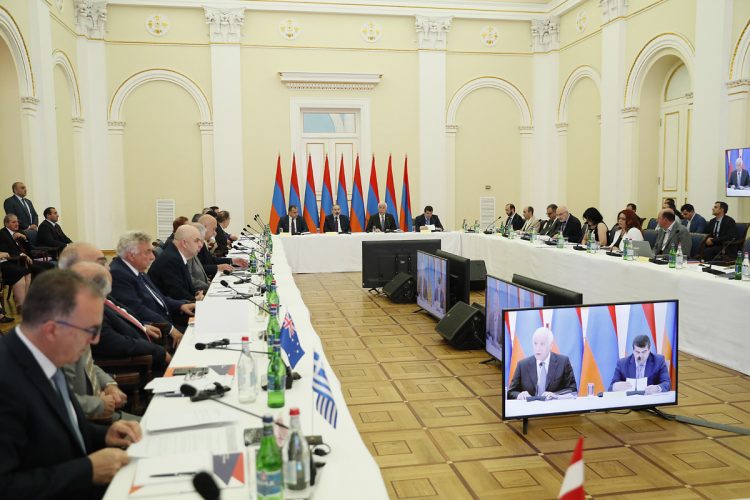 Վարչապետը մասնակցում է «Հայաստան» համահայկական հիմնադրամի հոգաբարձուների խորհրդի նիստին