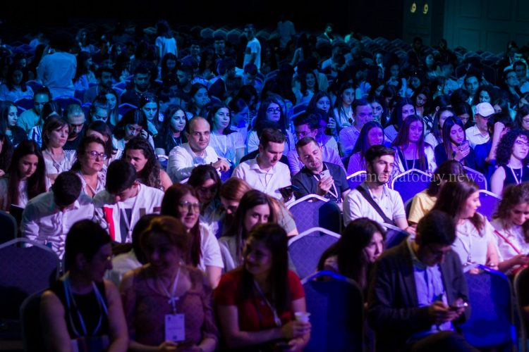 Կոչ ենք անում Բաքվին Ղարաբաղի բնակչությանը չդարձնել Երևանի հետ տարաձայնությունների պատանդ. Զախարովա