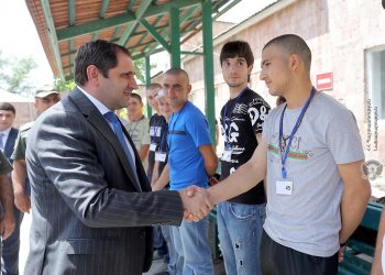 Պապիկյանն այցելել է Կենտրոնական հավաքակայան, ծանոթացել զորակոչի պայմաններին