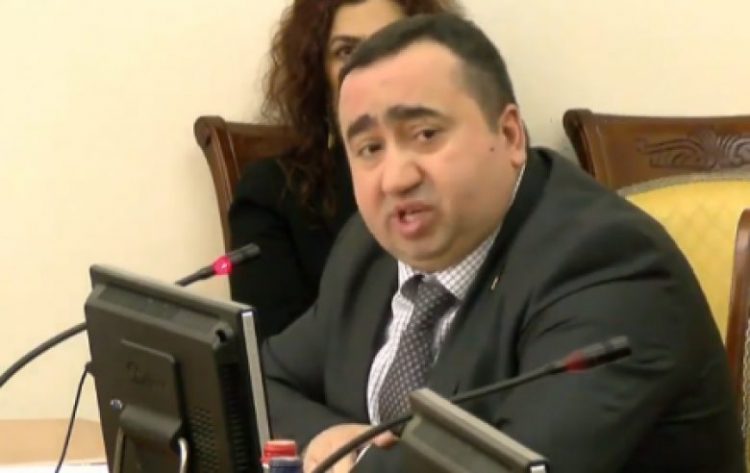 Член правящей фракции подал в отставку – он собрался в судебную власть