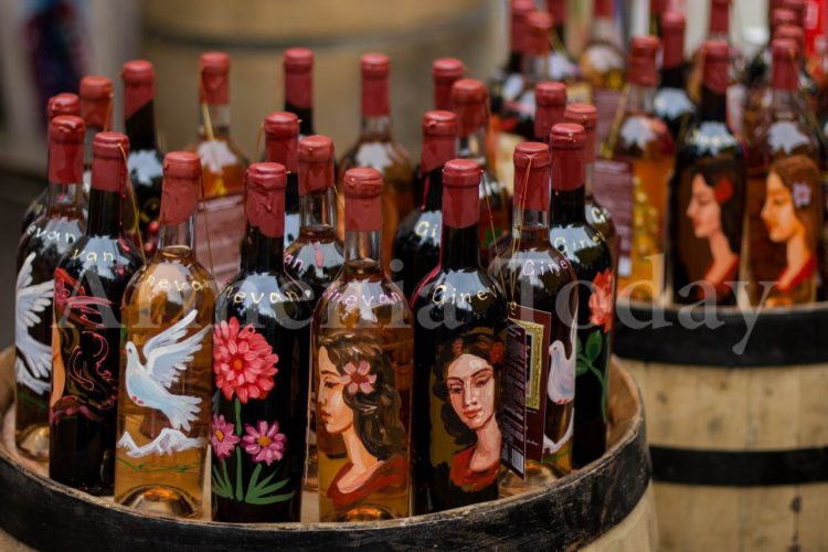 Ինչպիսի՞ն էին Գինու օրերը Երևանում. 40-ից ավելի գինեգործ, 200 տեսակի գինի և մոտ 60 հազար հյուրեր (լուսանկարներ, տեսանյութ)
