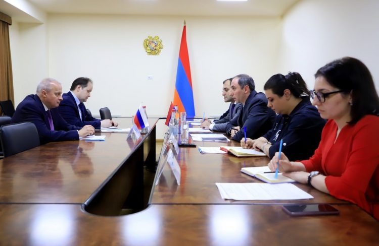 Роберт Хачатрян представил послу России детали запуска на орбиту первого армянского спутника