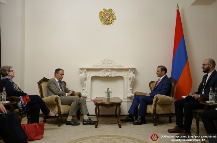 Գրիգորյանն ու Կլաարը հայ-ադրբեջանական կարգավորմանն առնչվող հարցեր են քննարկել