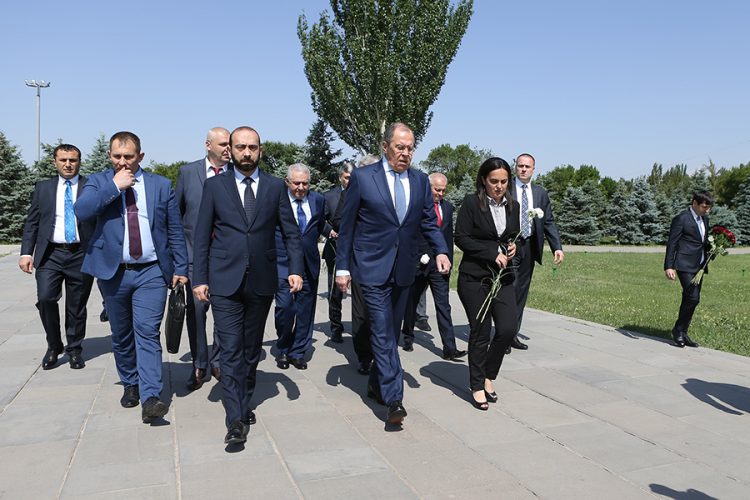 Минобороны России сообщило о нарушении перемирия в Аскеранском районе