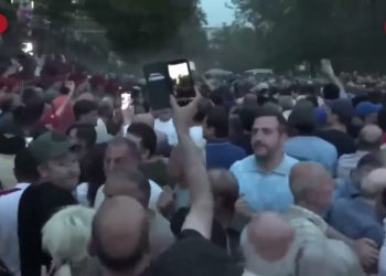 В Ереване у резиденции премьера произошли столкновения между демонстрантами и полицией