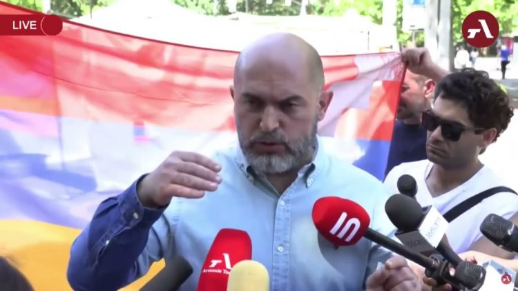 Կռիվ է գնում՝ որ գործակալությունն է ձևակերպելու Հայաստան-Արցախ բնակարանի վաճառքը․ Աշոտյան