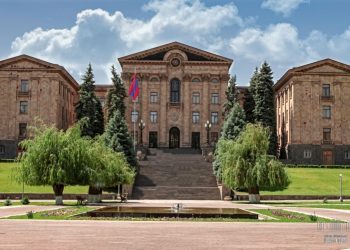 ԱԺ-ն 43 միավոր շարժական գույք է նվիրել Շուռնուխին