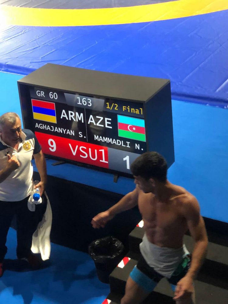 Армянский борец победил азербайджанца и вышел в финал молодежного чемпионата Европы