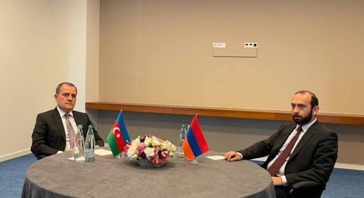 В Тбилиси проходит встреча глав МИД Армении и Азербайджана