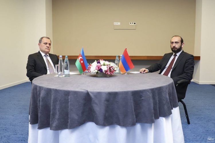 МИД Армении представил подробности переговоров Мирзояна и Байрамова в Тбилиси