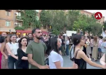В Ереване возобновились открытые уроки армянских национальных танцев