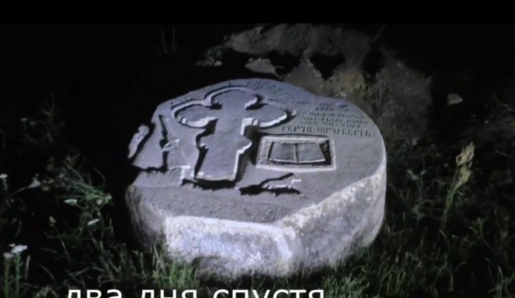 Ադրբեջանցիները տեղափոխել են Բերձորի ճանապարհին տեղադրված խաչքարը. monumentwatch.org