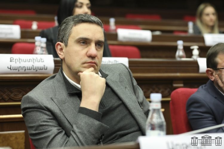 Արթուր Ղազինյանի պատգամավորական լիզորությունները դադարեցված են