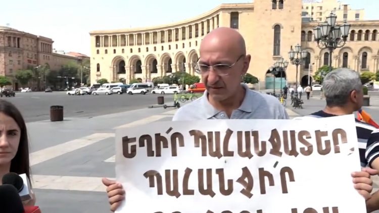 Բողոքի ակցիա Կառավարության շենքի մոտ՝ ի աջակցություն Բերձոր, Աղավնո և Սուս համայնքների